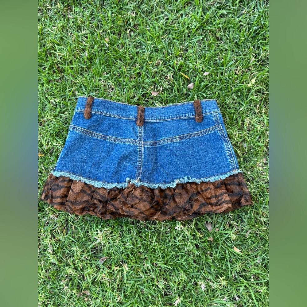 Y2K vintage low rise mini skirt w faux fur fuzzy tiger stripe flutter hem Sz SM - Picture 2 of 11